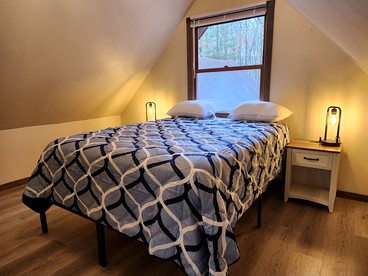 Secluded Luxury Cabin with Hot Tub on 10 Private Acres near Trails in Reed City, Michigan - Reed City, Michigan - glamping.directory