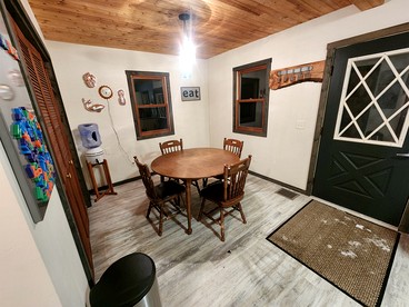 Secluded Luxury Cabin with Hot Tub on 10 Private Acres near Trails in Reed City, Michigan - Reed City, Michigan - glamping.directory