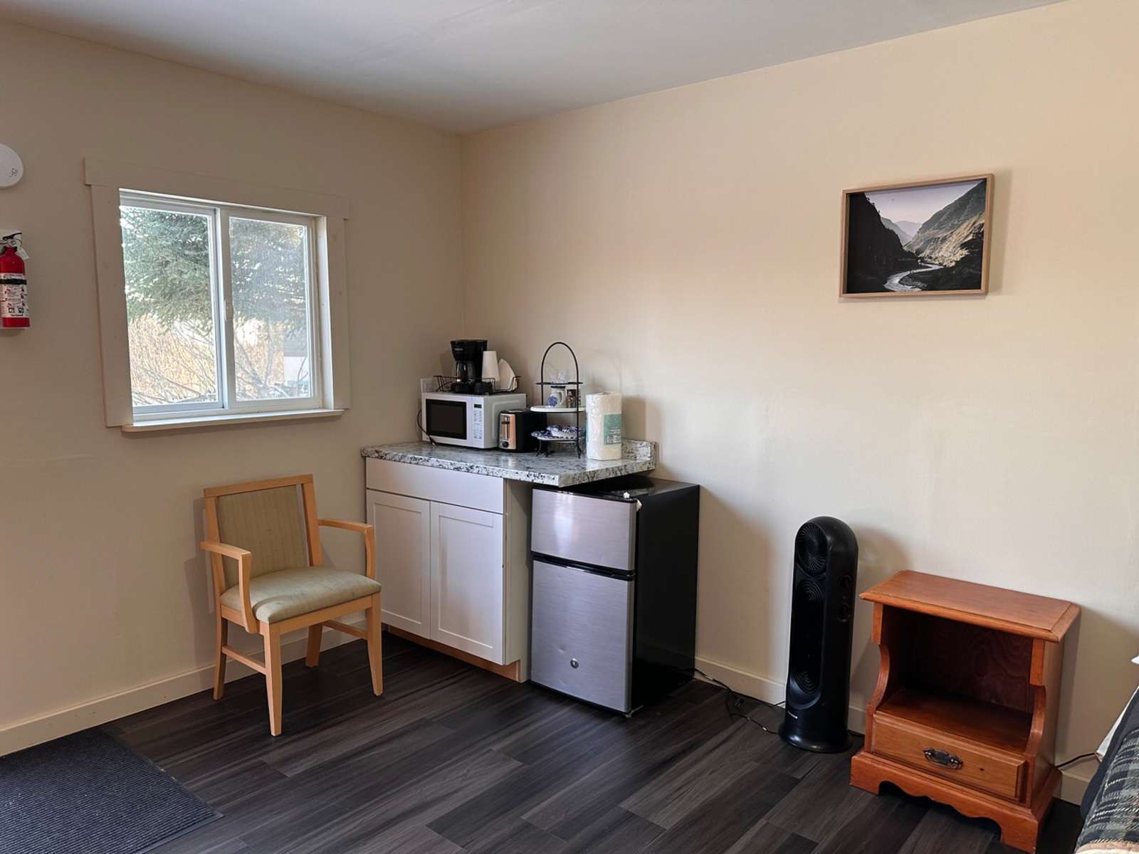 Eagles Nest Dry Cabins - Homer, Alaska - glamping.directory