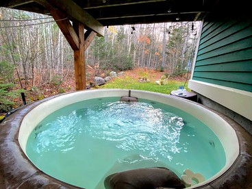 Fabulous Bretton Woods Accommodation with a Hot Tub - Carroll, New Hampshire - glamping.directory