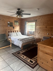Cabin Charm by Lake Huron: Your Ideal Holiday Retreat in Michigan - Ocqueoc, Michigan - glamping.directory