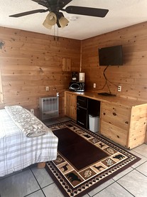 Cabin Charm by Lake Huron: Your Ideal Holiday Retreat in Michigan - Ocqueoc, Michigan - glamping.directory