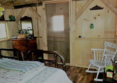 Tranquil Woodland Cabin Rental in Sullivan County, New York - Jeffersonville, New York - glamping.directory