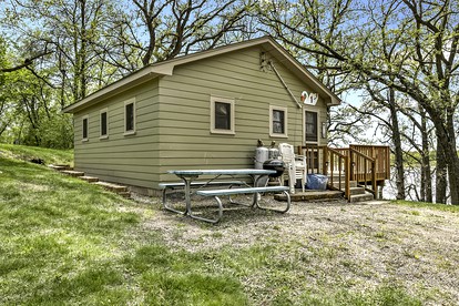 Charming Pet Friendly Cabin for 8 in Fergus Falls, Minnesota - Fergus Falls, Minnesota - glamping.directory