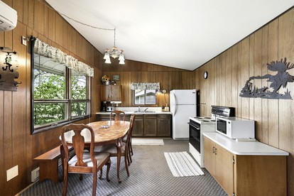 Charming Pet Friendly Cabin for 8 in Fergus Falls, Minnesota - Fergus Falls, Minnesota - glamping.directory