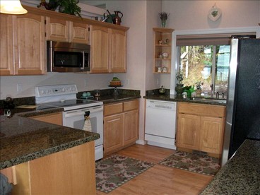 Secluded and Spacious Family Cabin Rental on Hayden Lake, Idaho - Hayden, Idaho - glamping.directory