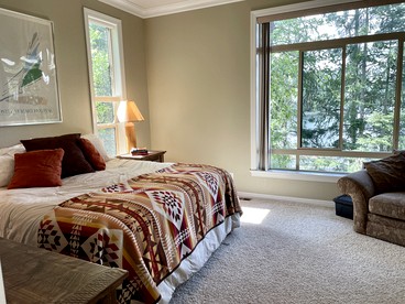 Secluded and Spacious Family Cabin Rental on Hayden Lake, Idaho - Hayden, Idaho - glamping.directory