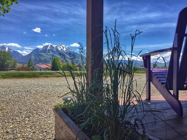 Fantastic Tiny Cabin for a Unique Escape in the Heart of Paradise Valley in Emigrant, Montana - Emigrant, Montana - glamping.directory