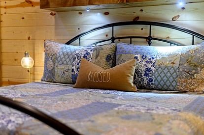 Serene Luxury Cabin Retreat with Private Hot Tub near Broken Bow Lake, Hochatown Oklahoma - Broken Bow, Oklahoma - glamping.directory