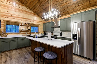 Serene Luxury Cabin Retreat with Private Hot Tub near Broken Bow Lake, Hochatown Oklahoma - Broken Bow, Oklahoma - glamping.directory