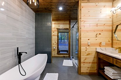 Serene Luxury Cabin Retreat with Private Hot Tub near Broken Bow Lake, Hochatown Oklahoma - Broken Bow, Oklahoma - glamping.directory