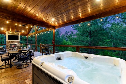 Serene Luxury Cabin Retreat with Private Hot Tub near Broken Bow Lake, Hochatown Oklahoma - Broken Bow, Oklahoma - glamping.directory