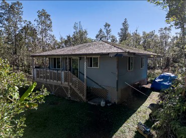 Cozy Rainforest Cottage with Tropical Charm near Hawaiʻi Volcanoes National Park, Big Island HI - glamping.directory
