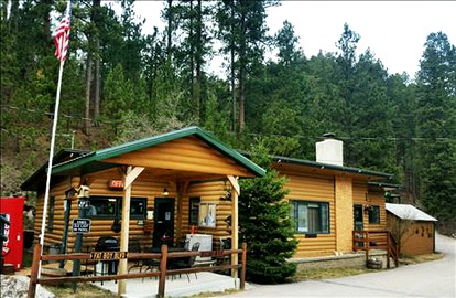 Historic Log Cabin for Weekend Getaway to the Badlands, South Dakota - Lead, South Dakota - glamping.directory