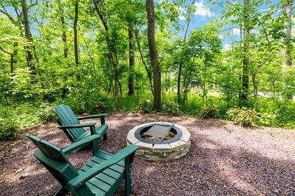Magical Secluded Tiny House with Hot-tub and Fire Pit in Luray, Virginia - Luray, Virginia - glamping.directory