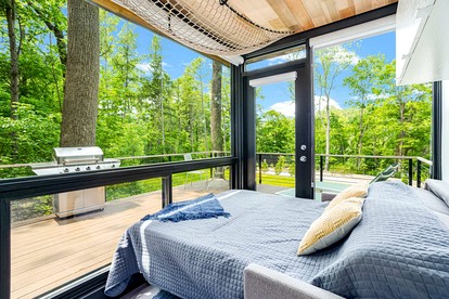 Magical Secluded Tiny House with Hot-tub and Fire Pit in Luray, Virginia - Luray, Virginia - glamping.directory
