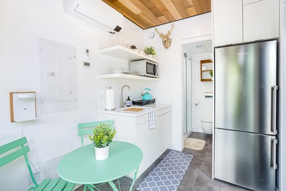 Magical Secluded Tiny House with Hot-tub and Fire Pit in Luray, Virginia - Luray, Virginia - glamping.directory