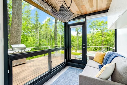 Magical Secluded Tiny House with Hot-tub and Fire Pit in Luray, Virginia - Luray, Virginia - glamping.directory