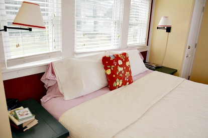 Beautifully Furnished Bed and Breakfast Suite for Two Guests in Madison, Georgia - Madison, Georgia - glamping.directory