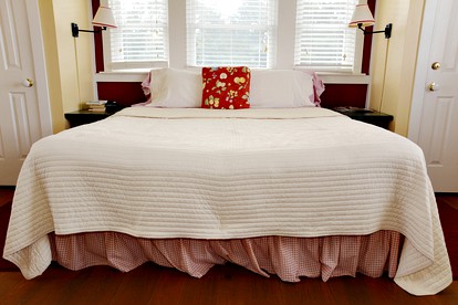Beautifully Furnished Bed and Breakfast Suite for Two Guests in Madison, Georgia - Madison, Georgia - glamping.directory