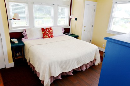 Beautifully Furnished Bed and Breakfast Suite for Two Guests in Madison, Georgia - Madison, Georgia - glamping.directory