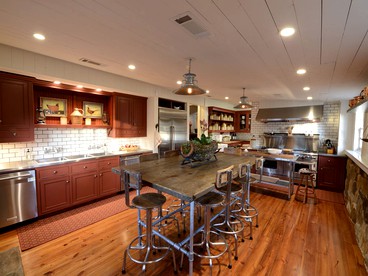 Extraordinary Vacation Rental for Large Groups at Lake Rabun, Georgia - Lakemont, Georgia - glamping.directory
