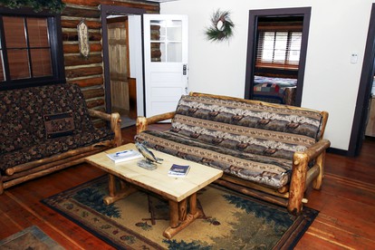Rustic Pet-Friendly Cabin with Hot Tub near Rocky Mountain National Park in Estes Park, Colorado - Estes Park, Colorado - glamping.directory