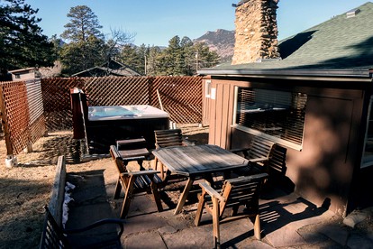 Rustic Pet-Friendly Cabin with Hot Tub near Rocky Mountain National Park in Estes Park, Colorado - Estes Park, Colorado - glamping.directory