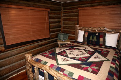 Rustic Pet-Friendly Cabin with Hot Tub near Rocky Mountain National Park in Estes Park, Colorado - Estes Park, Colorado - glamping.directory
