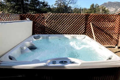 Rustic Pet-Friendly Cabin with Hot Tub near Rocky Mountain National Park in Estes Park, Colorado - Estes Park, Colorado - glamping.directory