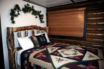 Rustic Pet-Friendly Cabin with Hot Tub near Rocky Mountain National Park in Estes Park, Colorado - Estes Park, Colorado - glamping.directory