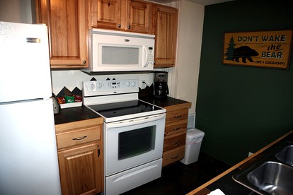Rustic Pet-Friendly Cabin with Hot Tub near Rocky Mountain National Park in Estes Park, Colorado - Estes Park, Colorado - glamping.directory