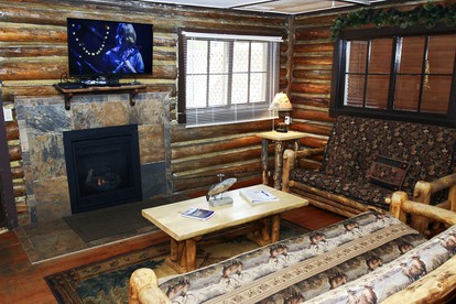 Rustic Pet-Friendly Cabin with Hot Tub near Rocky Mountain National Park in Estes Park, Colorado - glamping.directory