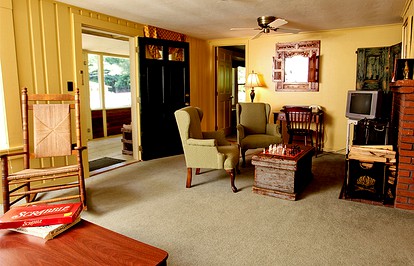 Lovely Lakeside Cottage Rental near Holderness, New Hampshire - Holderness, New Hampshire - glamping.directory
