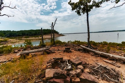 Delightful Getaway Cabin for Couples and Groups near Fishing and Swimming on Toronto Lake, Kansas - Toronto, Kansas - glamping.directory