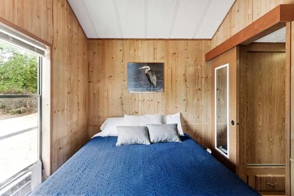 Delightful Getaway Cabin for Couples and Groups near Fishing and Swimming on Toronto Lake, Kansas - Toronto, Kansas - glamping.directory