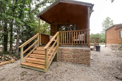 Delightful Getaway Cabin for Couples and Groups near Fishing and Swimming on Toronto Lake, Kansas - glamping.directory