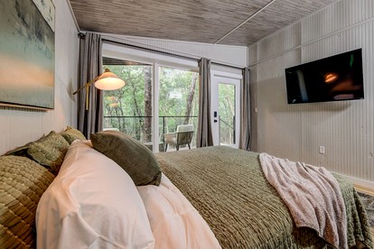 Serene Woodland Cabin Oasis near Trinity River in Texas - Alvord, Texas - glamping.directory
