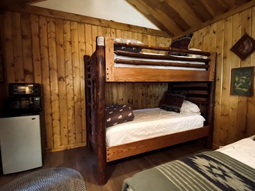 Modest Hickory Log Cabin near Idaho Falls, Perfect for a Family Getaway - Rigby, Idaho - glamping.directory