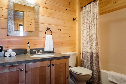 Waterside Cabin Rental With Lake Views in Finger Lakes, New York - Hector, New York - glamping.directory