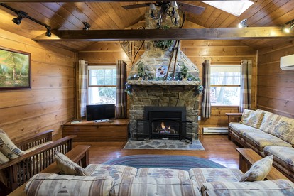 Charming Mountain Cabin near Ski and Golf Resorts, Pennsylvania - Somerset, Pennsylvania - glamping.directory
