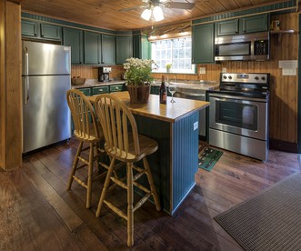 Charming Mountain Cabin near Ski and Golf Resorts, Pennsylvania - Somerset, Pennsylvania - glamping.directory