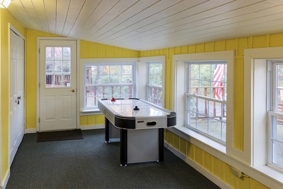 Charming Mountain Cabin near Ski and Golf Resorts, Pennsylvania - Somerset, Pennsylvania - glamping.directory