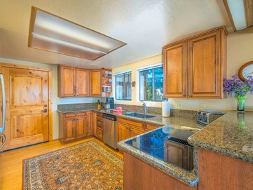 Luxury Getaway with Views of Lake Tahoe in Incline Village, Nevada - Incline Village, Nevada - glamping.directory