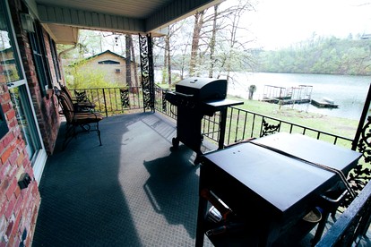 Modern Lake House near Hot Springs National Park in Arkansas, Complete with Private Dock and Woodburning Stove - Hot Springs, Arkansas - glamping.directory