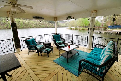 Modern Lake House near Hot Springs National Park in Arkansas, Complete with Private Dock and Woodburning Stove - Hot Springs, Arkansas - glamping.directory