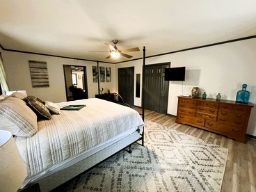 Modern Lake House near Hot Springs National Park in Arkansas, Complete with Private Dock and Woodburning Stove - Hot Springs, Arkansas - glamping.directory