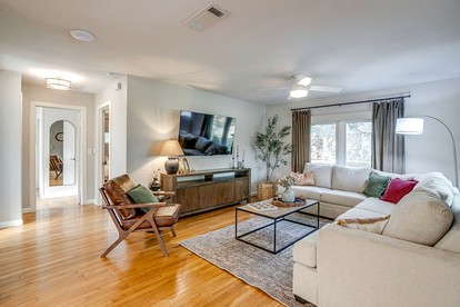 Charming Texas Farmhouse Stay with Modern Western Flair near NRS Ranch in Decatur, TX - Decatur, Texas - glamping.directory