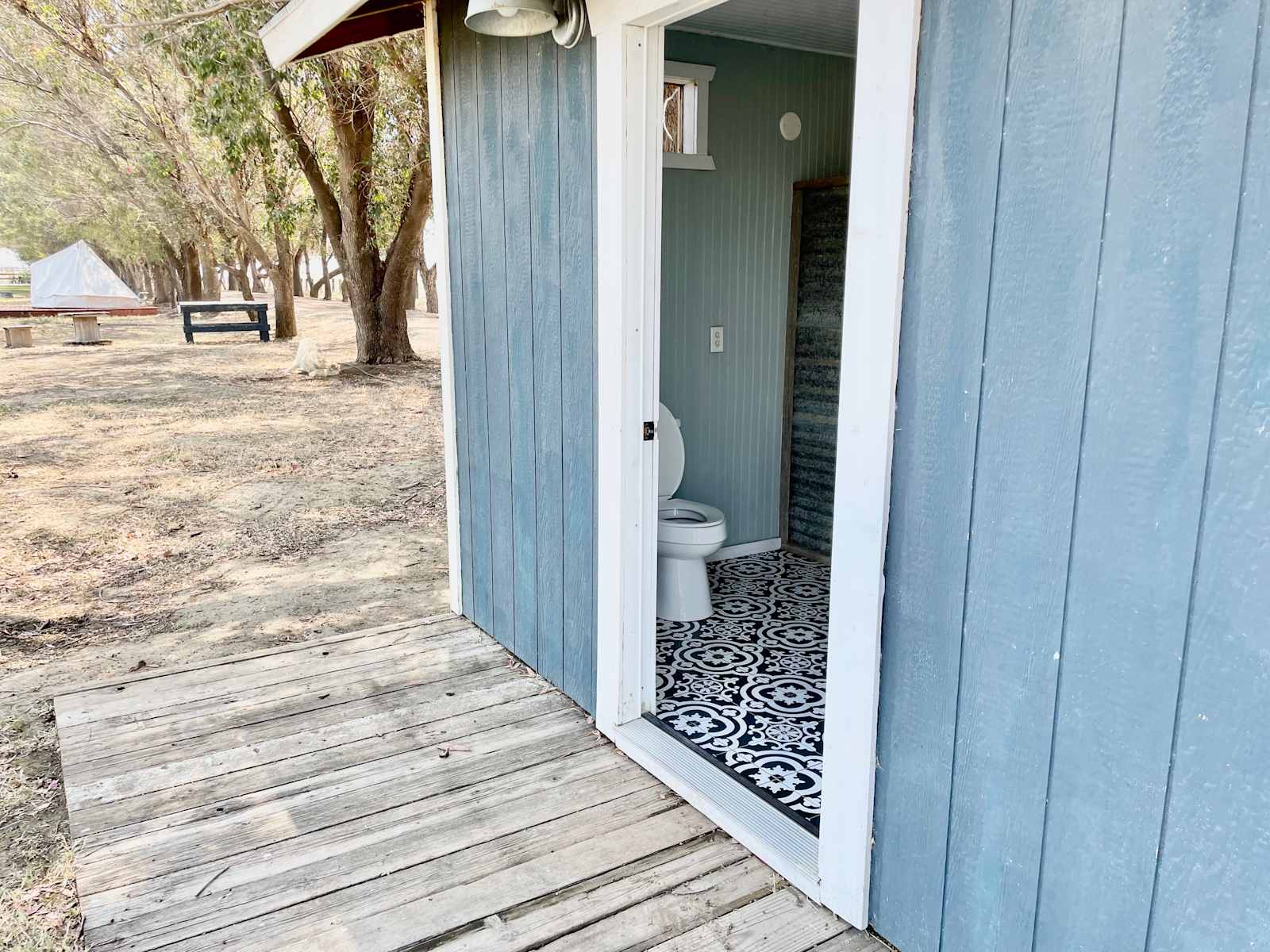 Bakersfield Farm Animals & Pond - California - glamping.directory