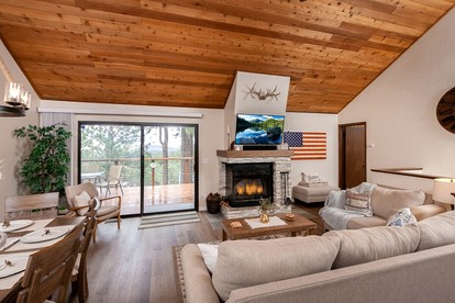 Remodeled Cabin with Impressive Private Deck in California - Big Bear, California - glamping.directory